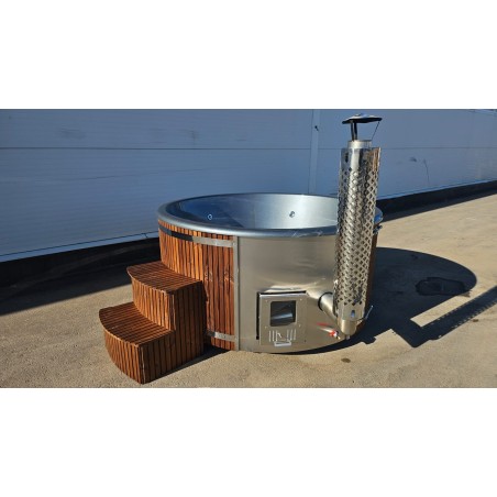 Round fiberglass hot tub with integrated heater