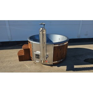 Round fiberglass hot tub with integrated heater