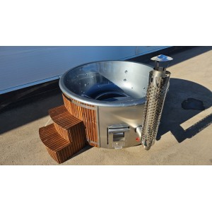 Round fiberglass hot tub with integrated heater