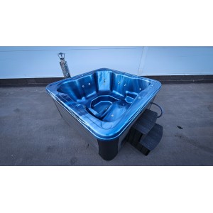 Acrylic  220cm square hot tub with horizon heater