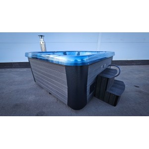 Acrylic  220cm square hot tub with horizon heater
