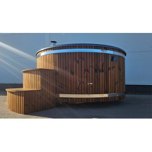 Round fiberglass hot tub with integrated heater