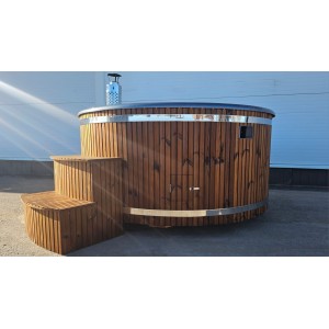 Round fiberglass hot tub with integrated heater