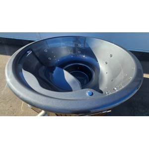 Round fiberglass hot tub with integrated heater