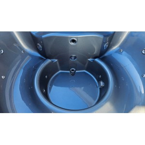 Round fiberglass hot tub with integrated heater