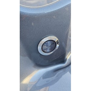 Round fiberglass hot tub with integrated heater